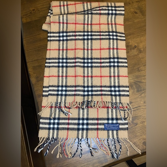 Vintage Luxury Burberry Plaid Classic Scarf - Picture 8 of 8